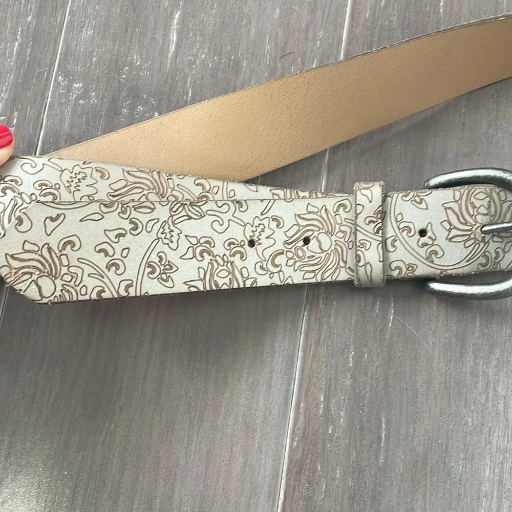 Gap Cow leather hippie artsy boho festival 70’s brown neutral belt. Size Small